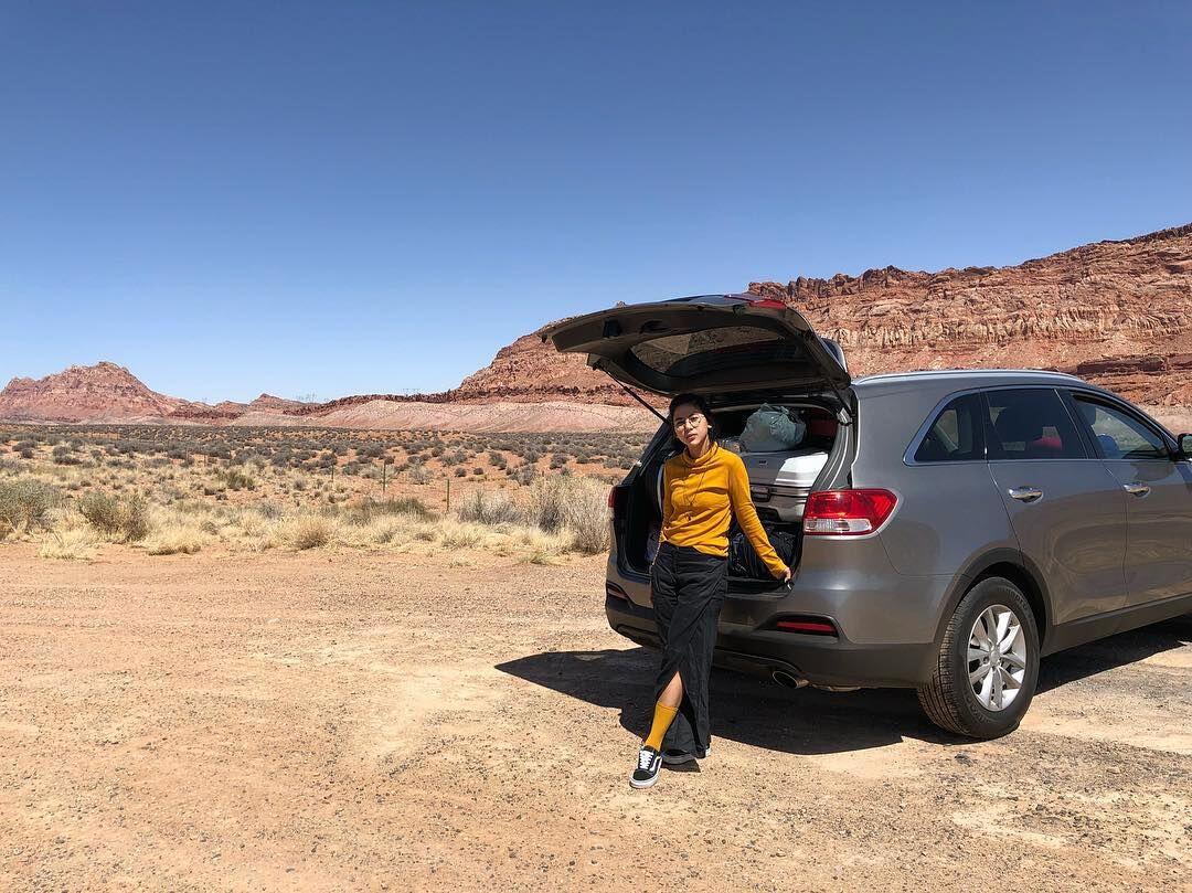 Hobi Traveling, Ini 10 Gaya Casual nan Stylish ala Adinda Thomas