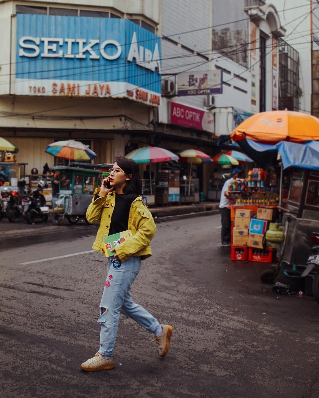 Hobi Traveling, Ini 10 Gaya Casual nan Stylish ala Adinda Thomas