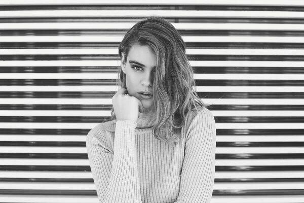 Girls, Hindari Bikin 5 Status Medsos Ini Biar Gak Terkesan Galau