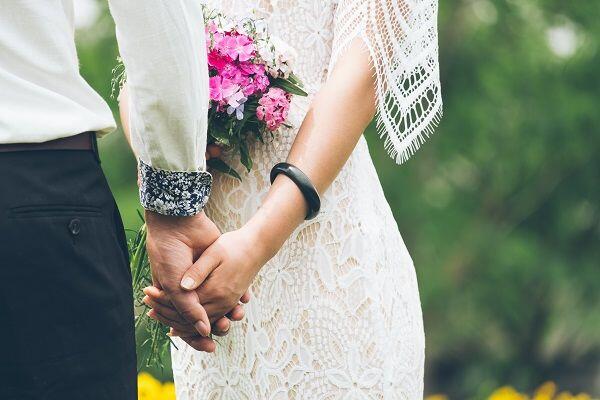 Girls, Hindari Bikin 5 Status Medsos Ini Biar Gak Terkesan Galau
