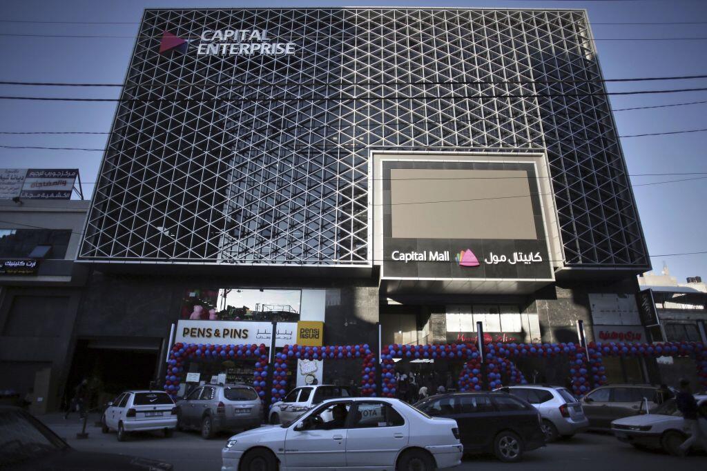 warga GAZA sedang bergembira dengan dibukanya mall baru