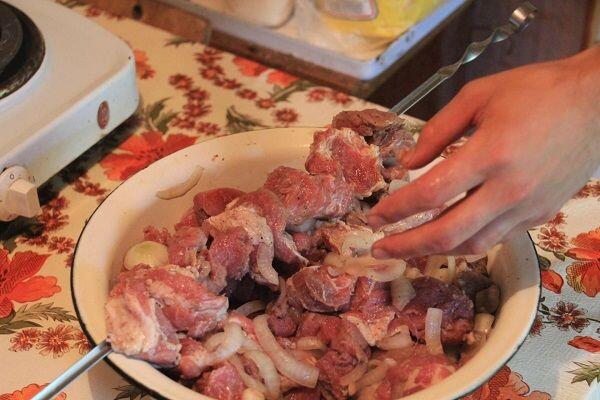 Lezatnya Shashlik, Kuliner Khas Rusia yang Mirip Sate Indonesia