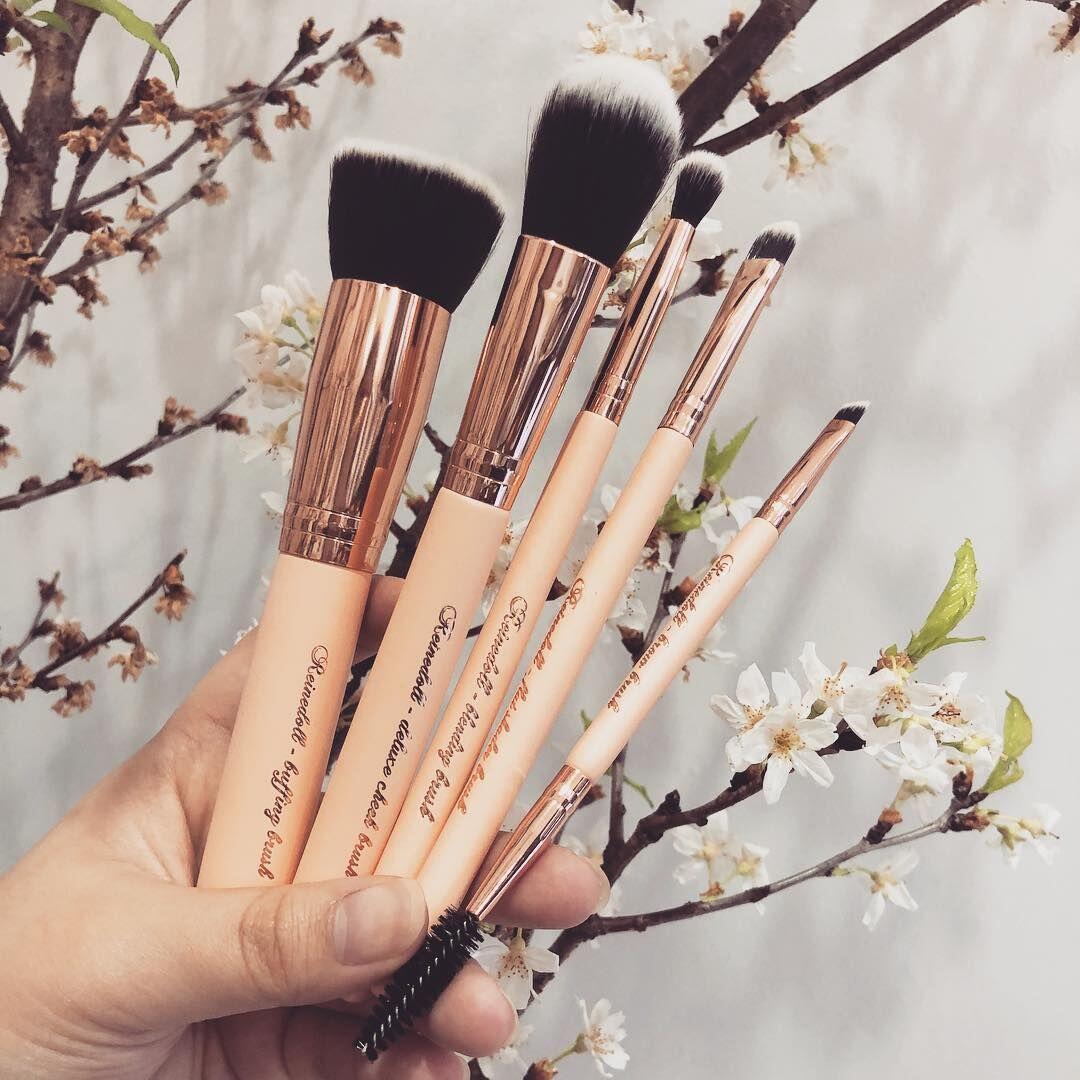 7 Rekomendasi Kuas Makeup Keluaran Merek Lokal