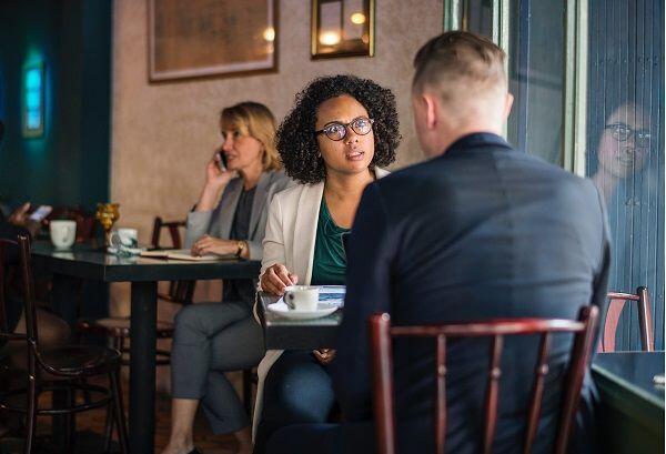 Biar Tetap Harmonis, Ini 5 Tips Ketika Pacaran dengan Teman Kantor