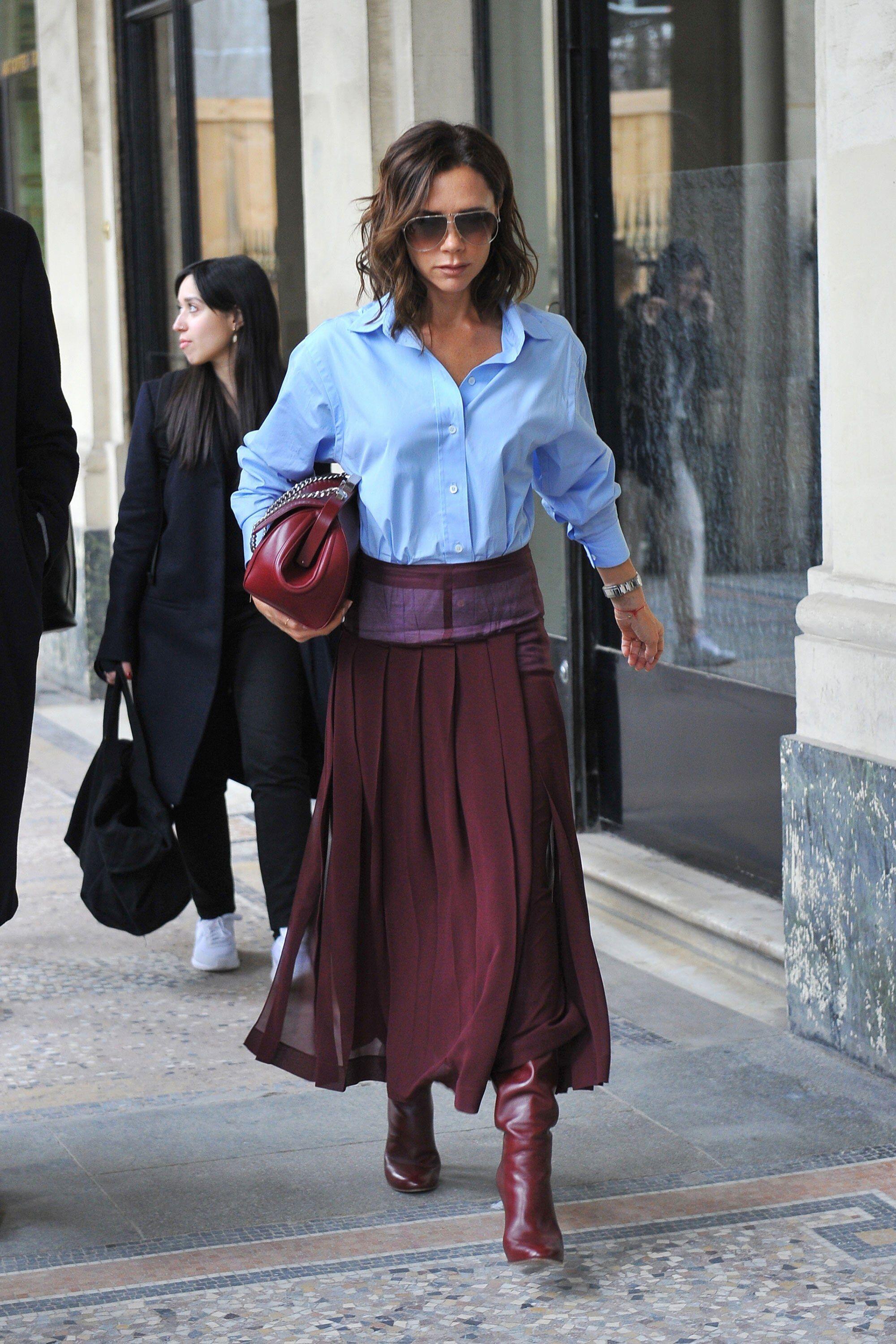 9 Gaya Rok ala Victoria Beckham, Ajarkan Cara Padukan Warna