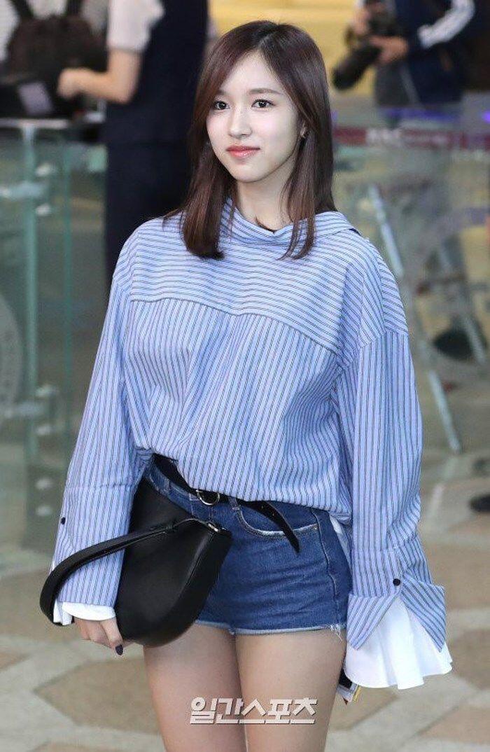 9 Mix & Match Denim Outfit ala Mina Twice Yang Keren Abis!
