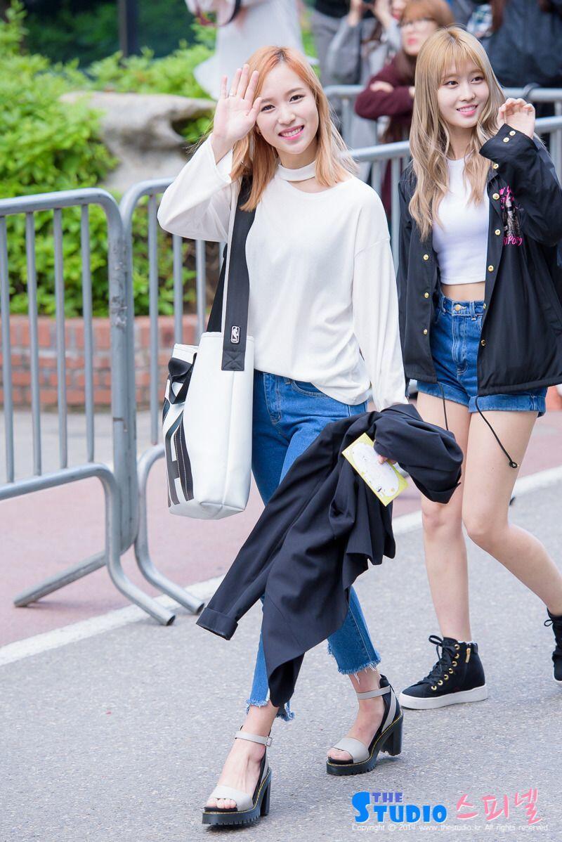 9 Mix & Match Denim Outfit ala Mina Twice Yang Keren Abis!