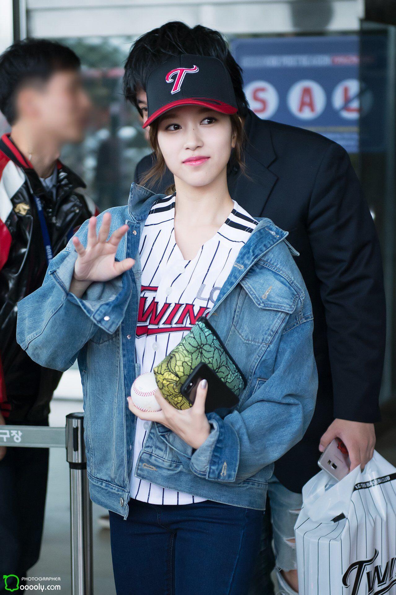 9 Mix & Match Denim Outfit ala Mina Twice Yang Keren Abis!