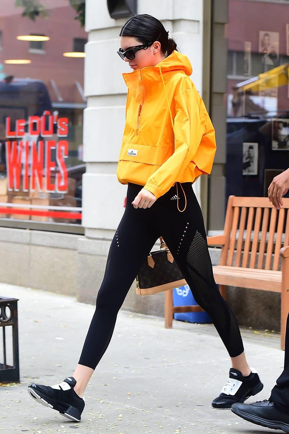 Girls, Jangan Sampai Kamu Memadukan Outfit Ini dengan Legging Ya