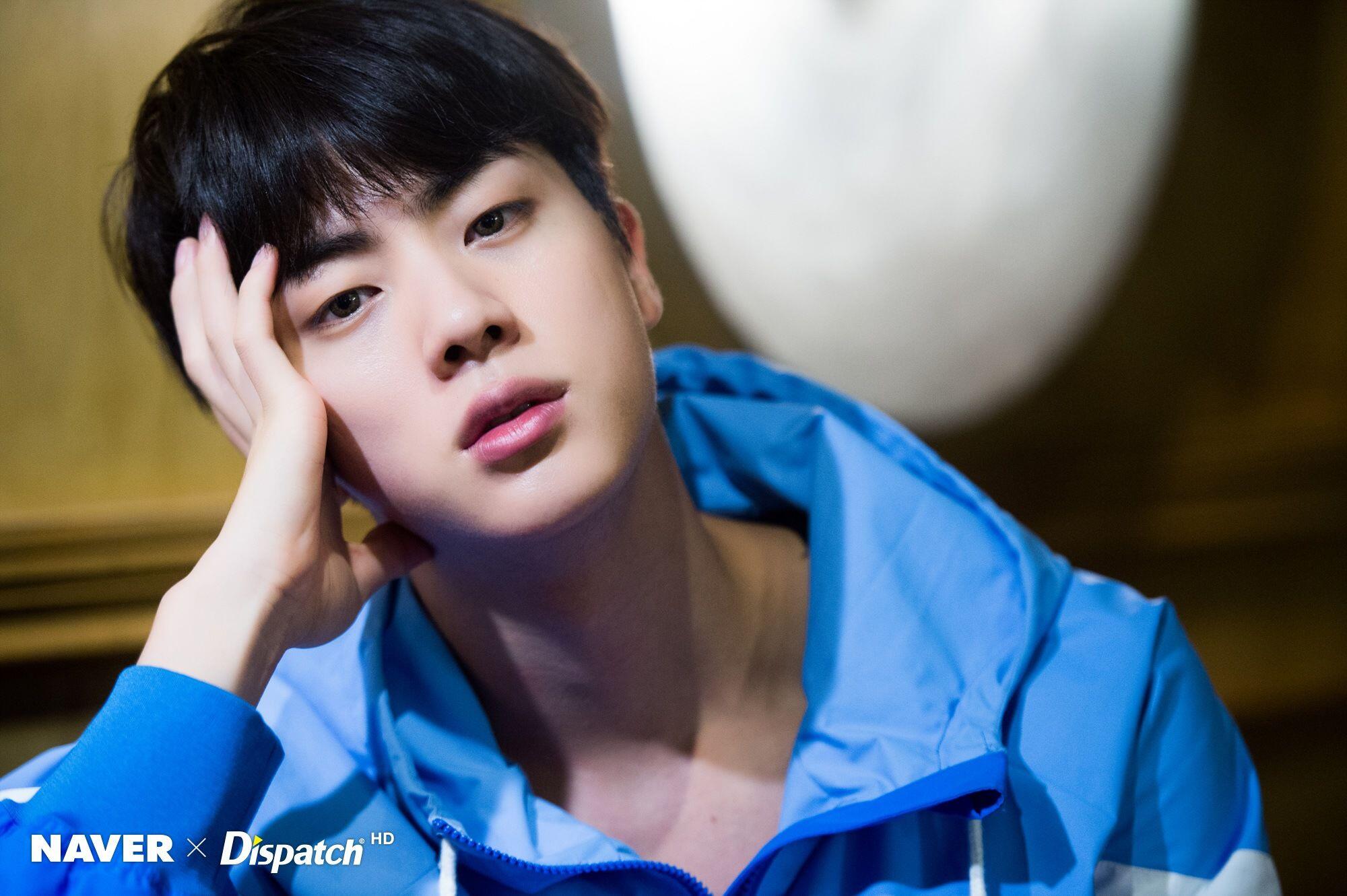 Gampang Ditiru, 11 Gaya Casual ala World Wide Handsome Jin BTS