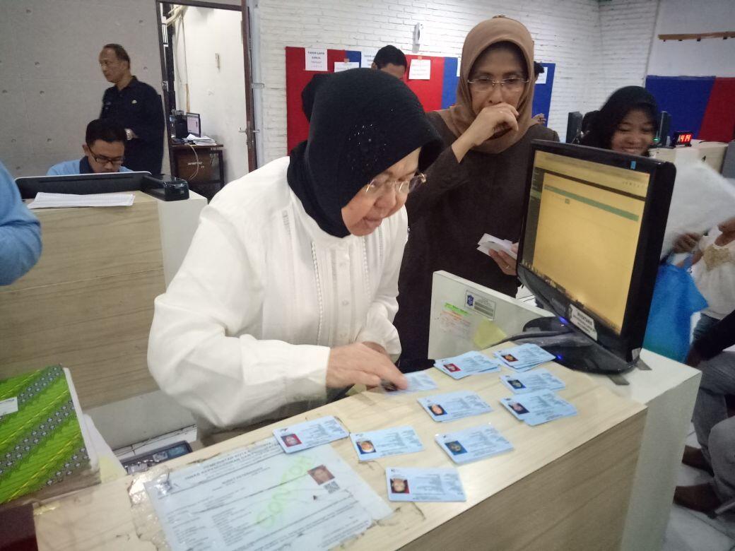 18 ribu e-KTP Belum Tercetak, Risma Perintahkan Kerja 24 Jam