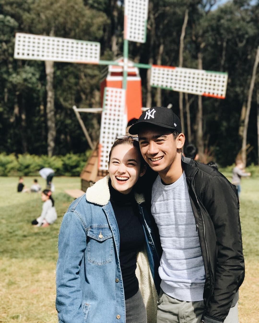 Satu Tahun Berpacaran, Ini 10 Potret Mesra Chelsea dan Daffa Wardhana