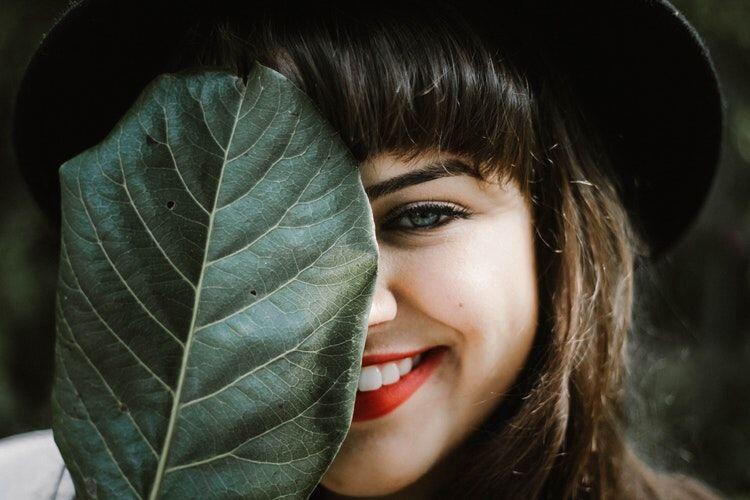 Bikin Cowok Kagum, 5 Kelebihan Ini Hanya Dimiliki Cewek Introvert!