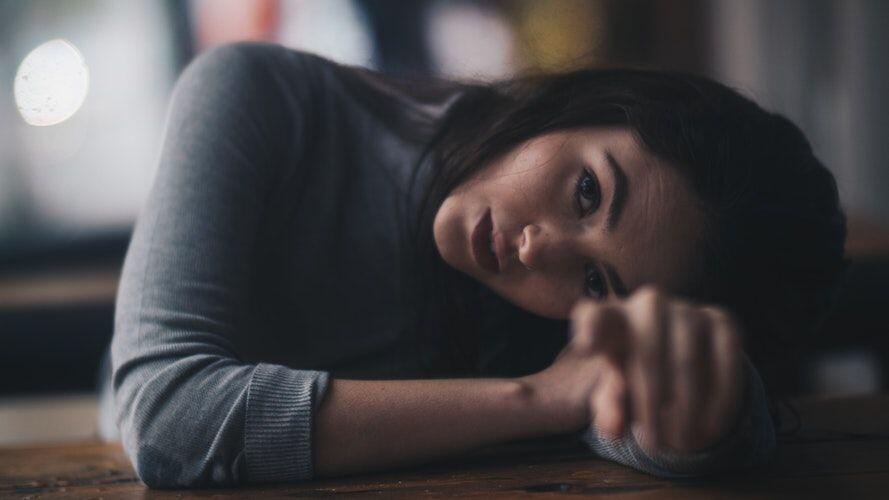 Bikin Cowok Kagum, 5 Kelebihan Ini Hanya Dimiliki Cewek Introvert!