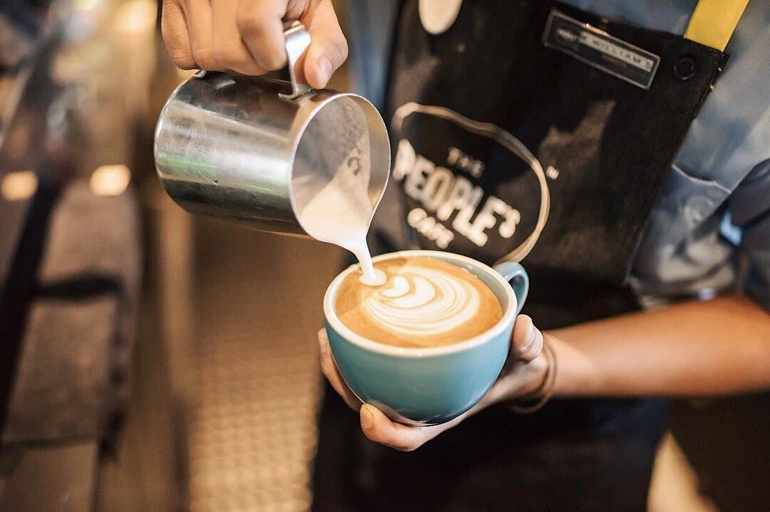 12 Potret The People’s Café, Tempat Nongkrong Asyik dan Seru Abis!