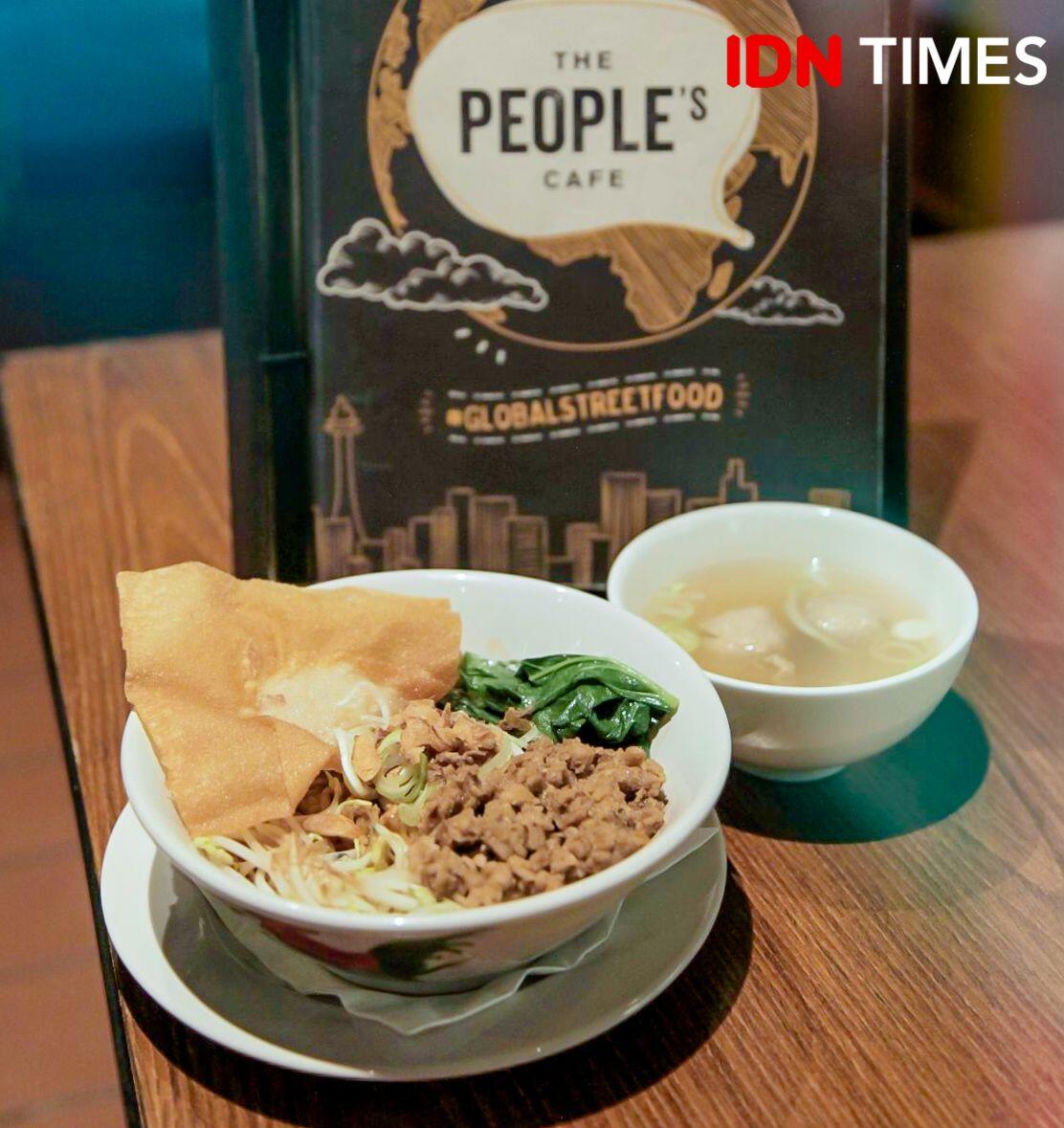 12 Potret The People’s Café, Tempat Nongkrong Asyik dan Seru Abis!