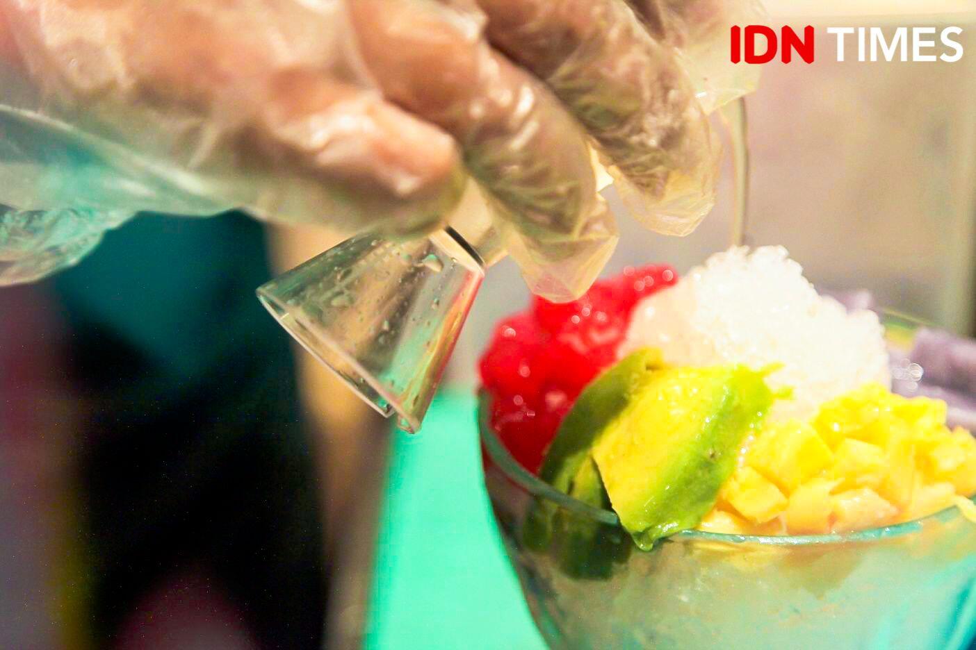 12 Potret The People’s Café, Tempat Nongkrong Asyik dan Seru Abis!