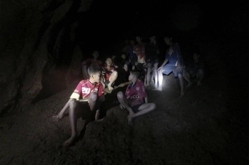 12 Anak dan Pelatihnya Berhasil dievakuasi dari Dalam Gua Tham Luang. Hooyah!