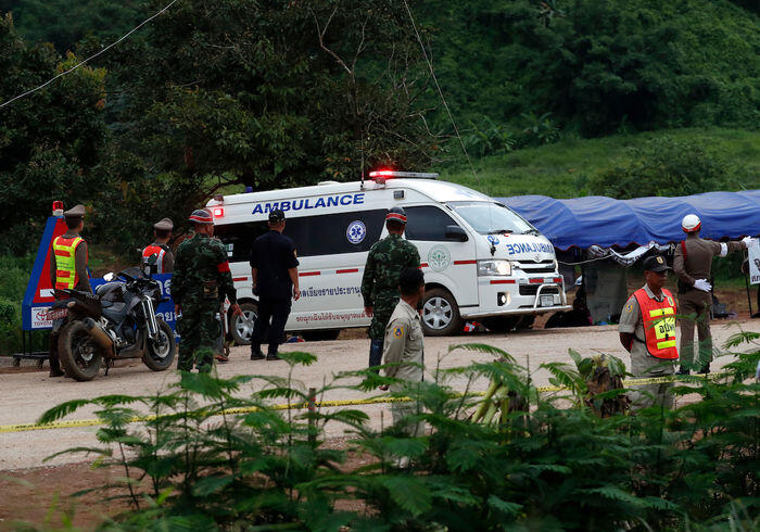 Misi sukses, 13 orang terperangkap dikeluarkan dari gua Thailand