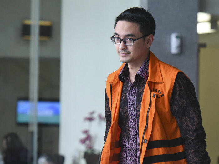 Rompi oranye kedua buat Zumi Zola