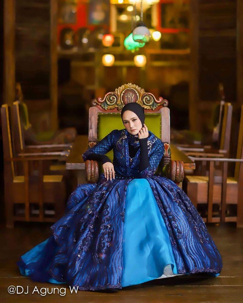 10 Potret Mulan Jameela dalam Balutan Gaun Mewah, Bak Princess!