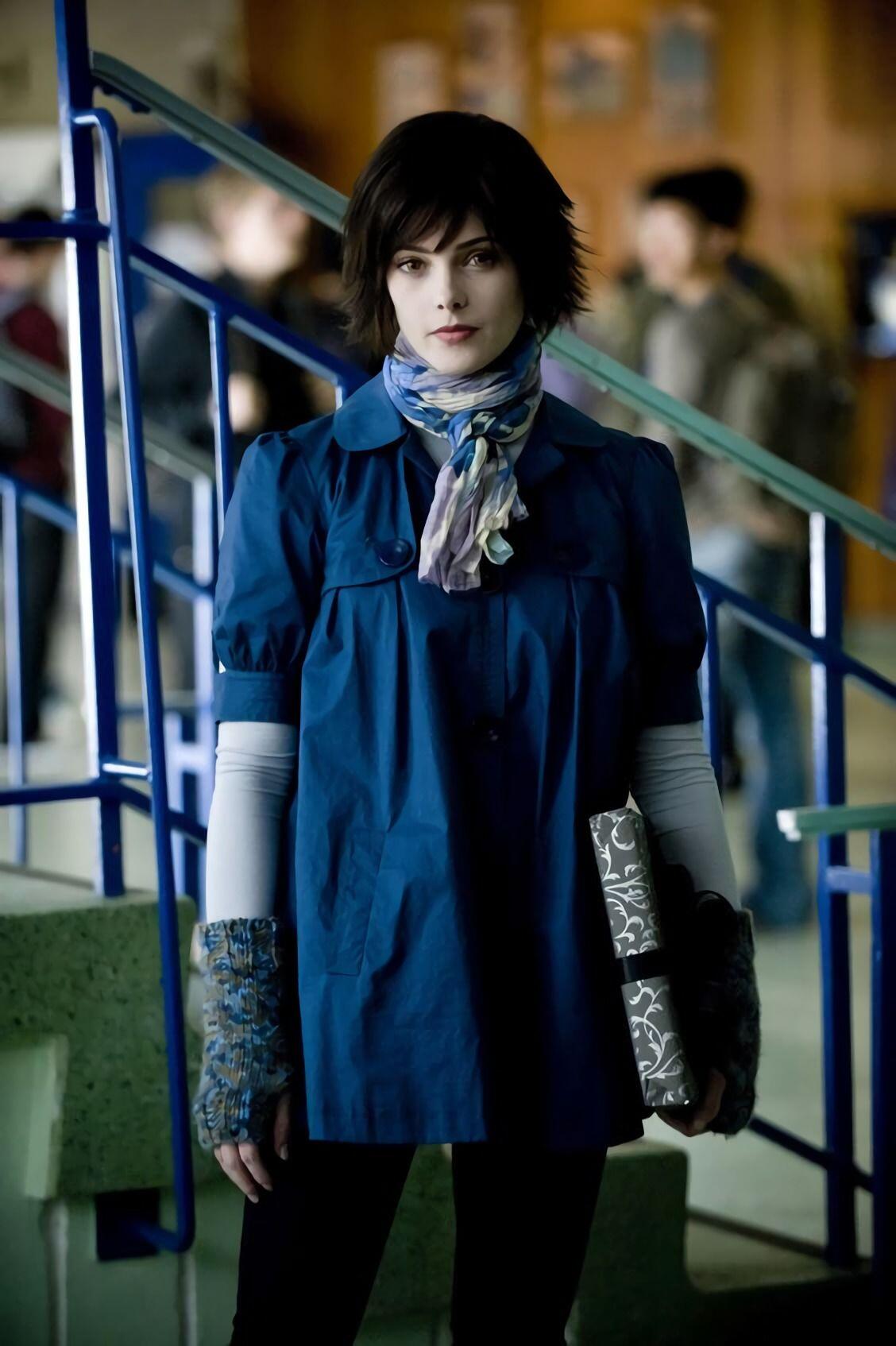 Masih Ingat Alice Cullen "Twilight"? Ternyata Baru Saja Menikah Lho!