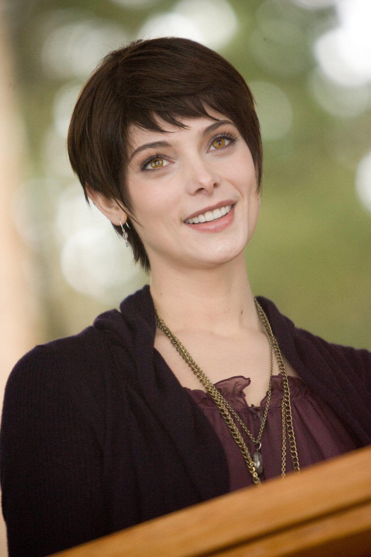 Masih Ingat Alice Cullen "Twilight"? Ternyata Baru Saja Menikah Lho!