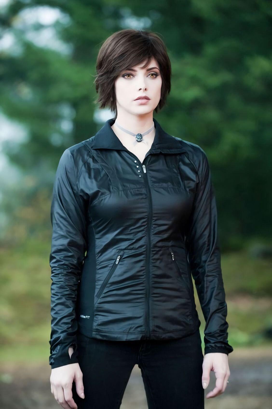 Masih Ingat Alice Cullen "Twilight"? Ternyata Baru Saja Menikah Lho!