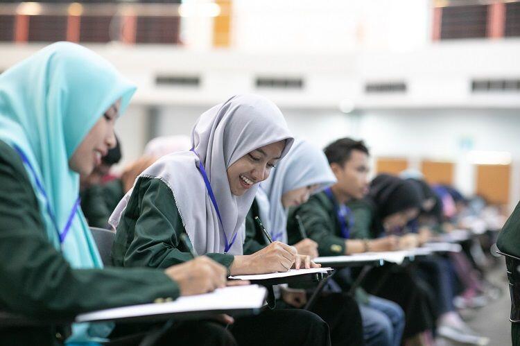 945 Mahasiswa Ikuti Seleksi Djarum Beasiswa Plus di Surabaya