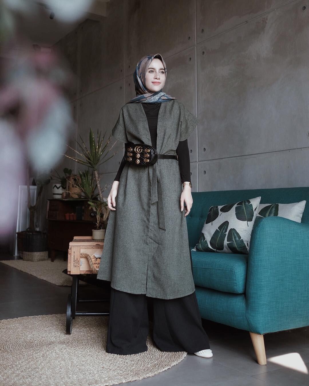 10 Gaya Outerwear ala Aghnia Punjabi, Bikin Makin Stylish Berhijab!