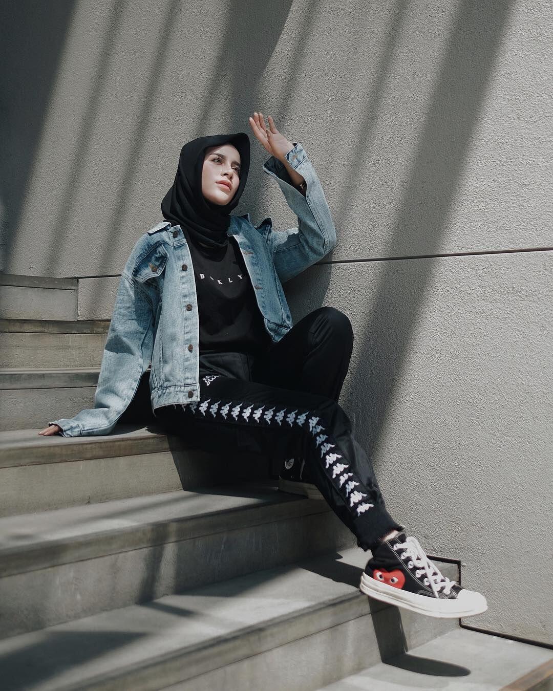 10 Gaya Outerwear ala Aghnia Punjabi, Bikin Makin Stylish Berhijab!