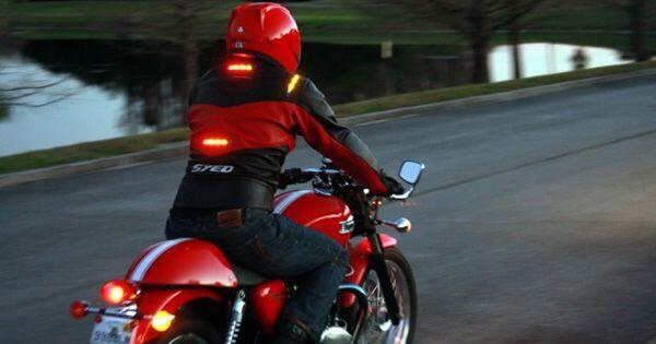 Berbelok Menggunakan Sepeda Motor, Ini Cara Amannya!