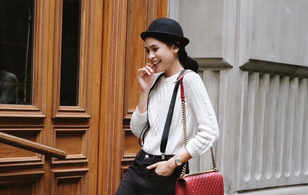 11 Gaya Chic & Kasual ala Maudy Ayunda, Manis Banget