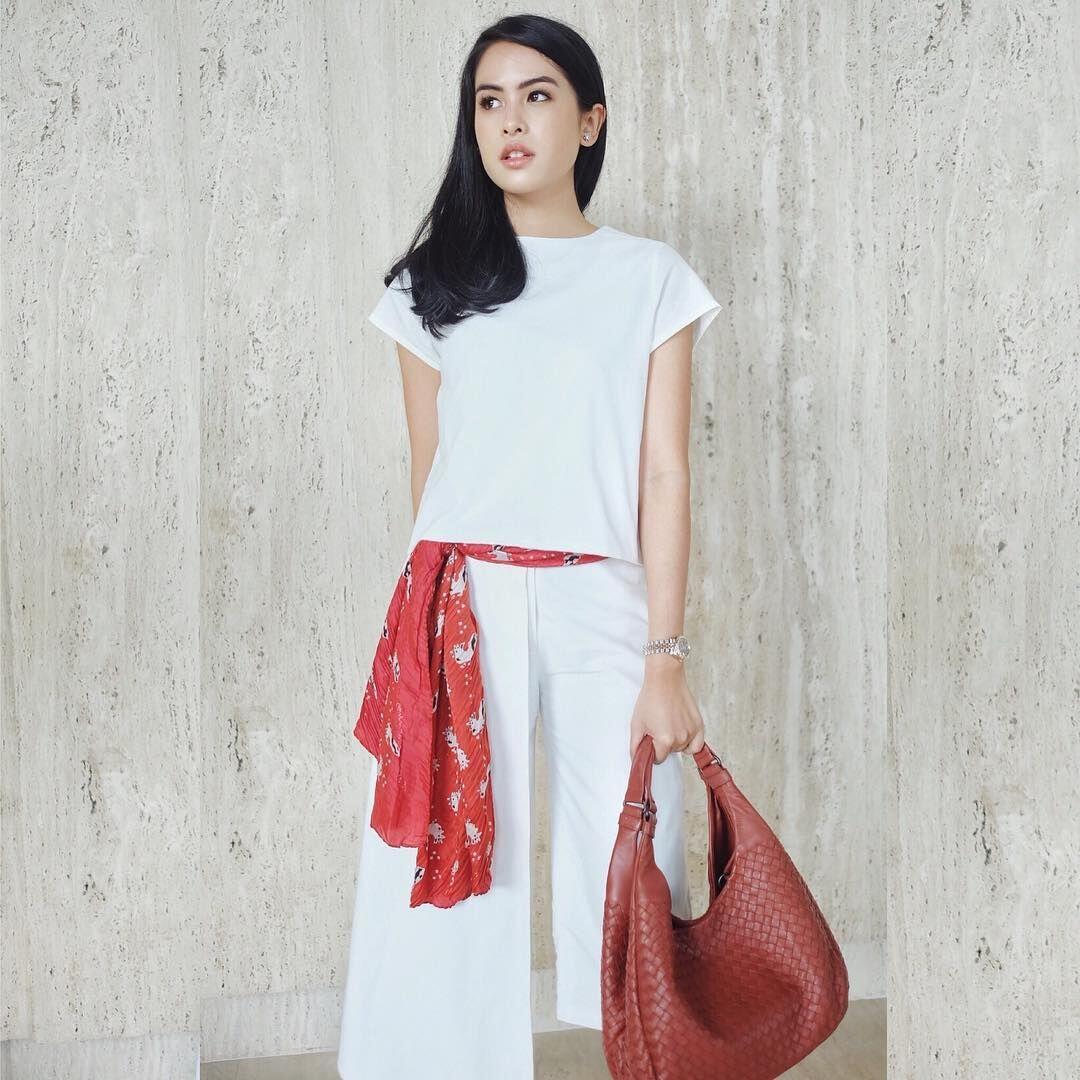 11 Gaya Chic & Kasual ala Maudy Ayunda, Manis Banget