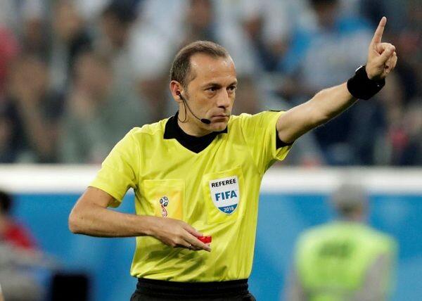 Mengenal Wasit yang Suka Mengganjar Kartu Merah Klub & Tim Inggris
