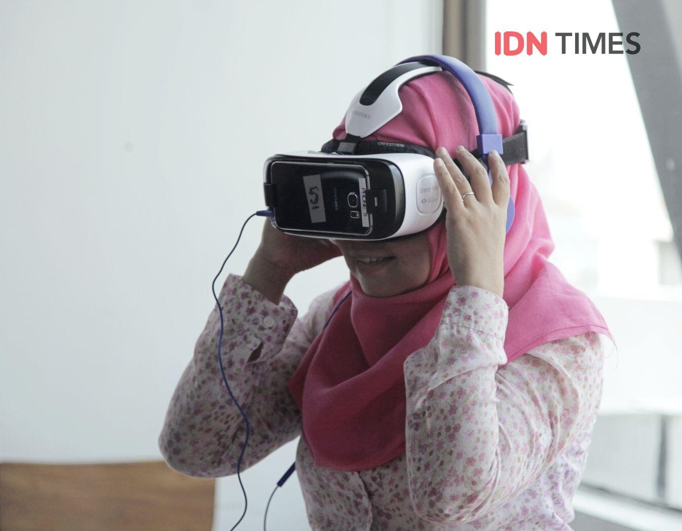 Mengangkat Kemiskinan Lewat Teknologi Virtual Reality Training Bus