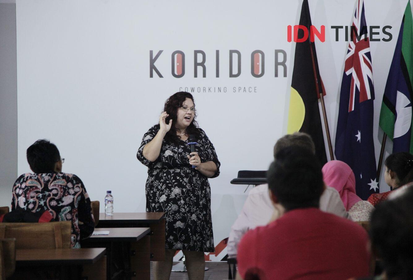 Mengangkat Kemiskinan Lewat Teknologi Virtual Reality Training Bus