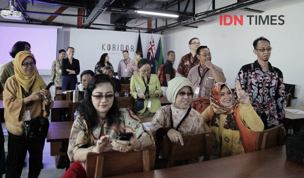 Mengangkat Kemiskinan Lewat Teknologi Virtual Reality Training Bus