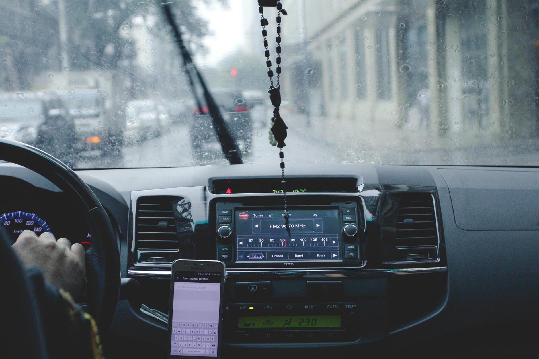 7 Manfaat Tak Terduga dari Cuka yang Bikin Mobil Kamu Cling!