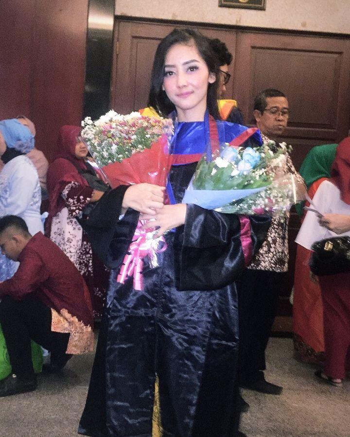 10 Potret Ine Rosdiana, Sosok yang Selalu Dampingi Bowo Alpenliebe