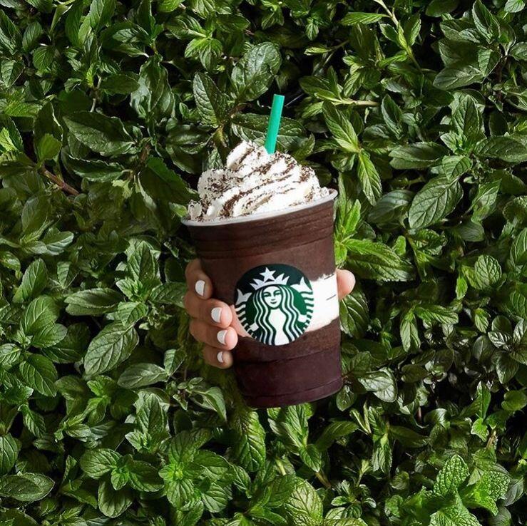 Starbucks Bakal Stop Penggunaan Sedotan Plastik, Ada Apa Ya?