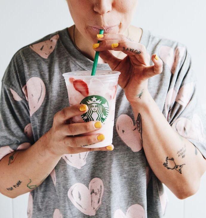 Starbucks Bakal Stop Penggunaan Sedotan Plastik, Ada Apa Ya?