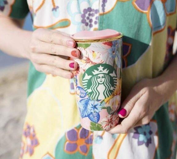 Starbucks Bakal Stop Penggunaan Sedotan Plastik, Ada Apa Ya?