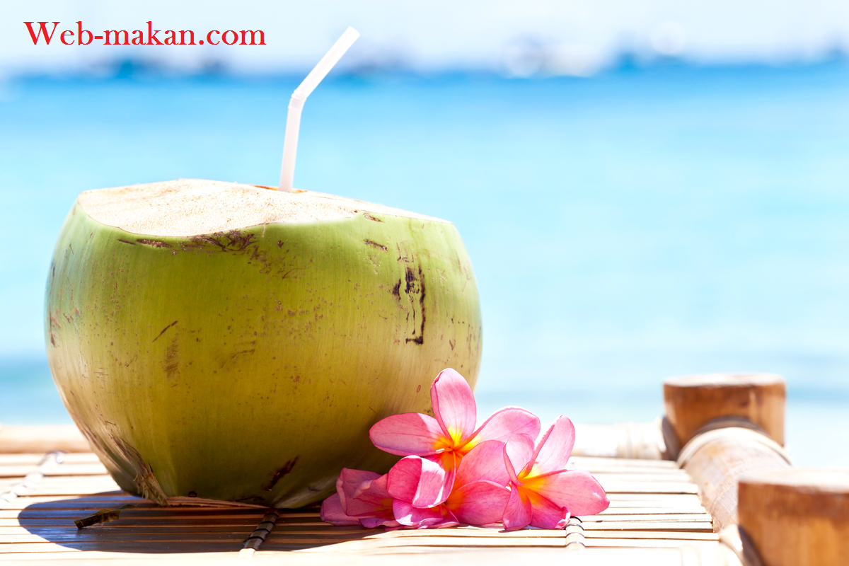 6 Minuman segar yang cocok diminum saat berlibur di pantai