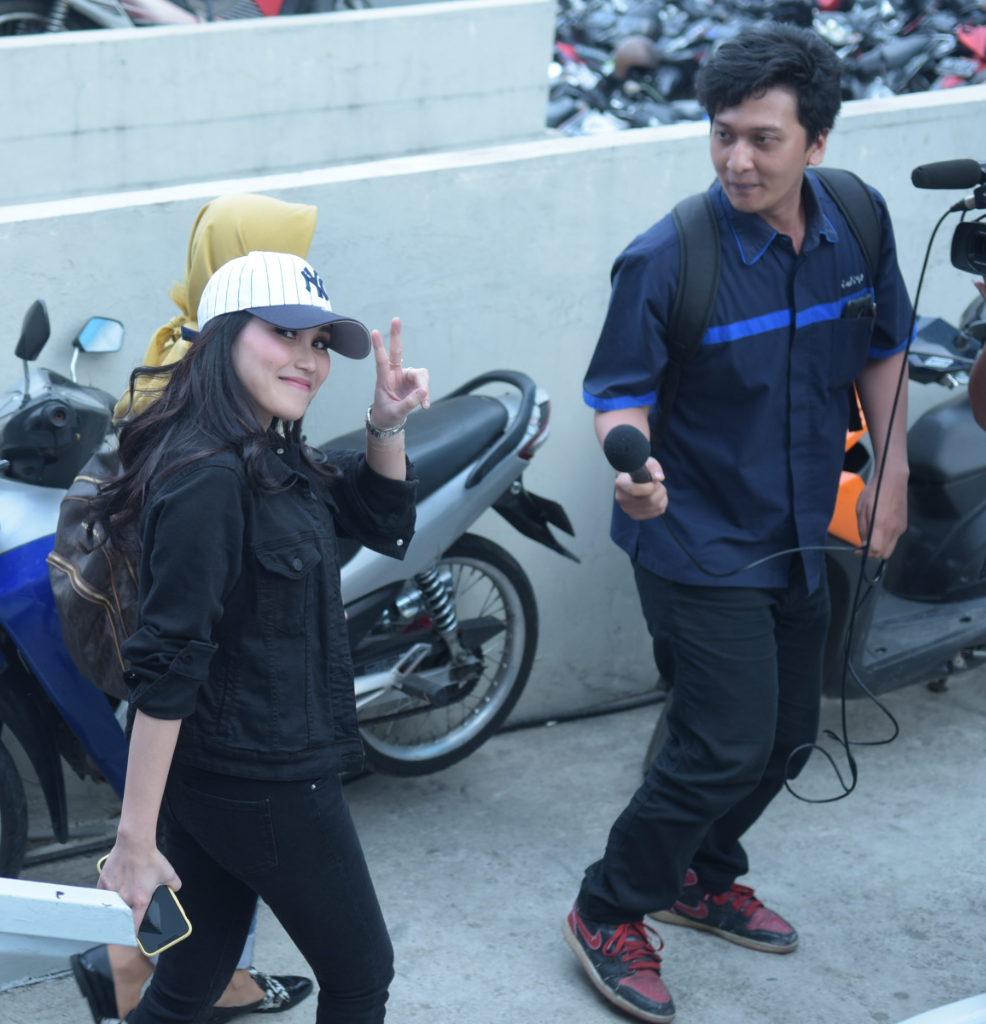 Ayu Ting Ting Tampil Kasual