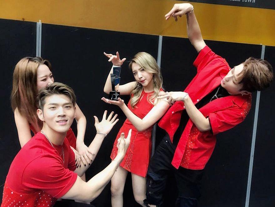 7 Alasan Kamu Gak Bakal Kecewa Mengidolakan Grup KPop Co-ed Kard