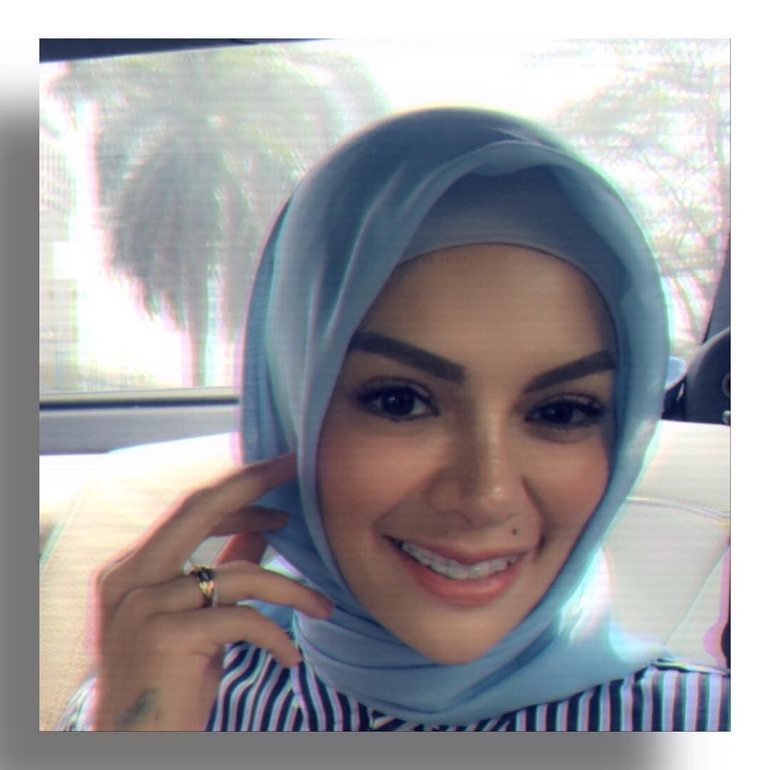 Dulu Dicap Seksi, 10 Artis Ini Mantap Berhijab Sekarang