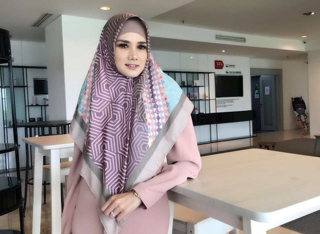 Dulu Dicap Seksi, 10 Artis Ini Mantap Berhijab Sekarang
