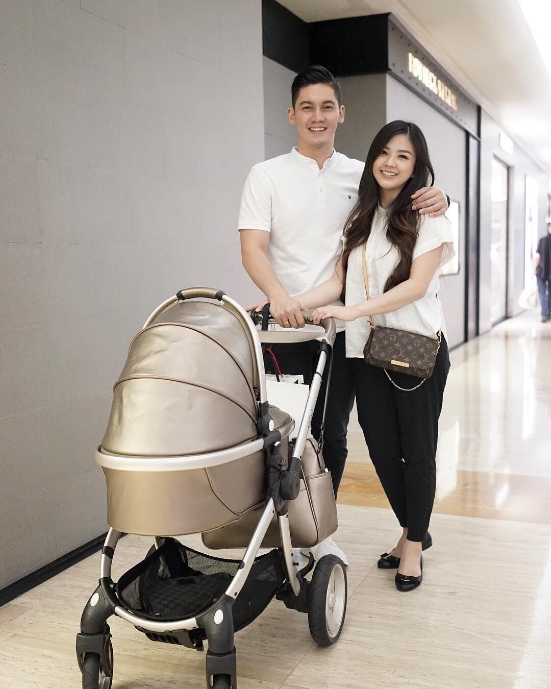 Tanpa Baby Sitter, 10 Potret Manis Samuel Zylgwyn dan Franda Urus Anak