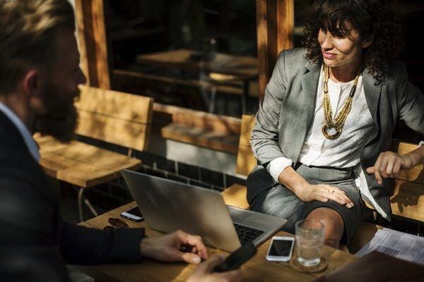 Pahami 7 Hal Ini sebelum Menjalin Hubungan dengan Teman Sekantor